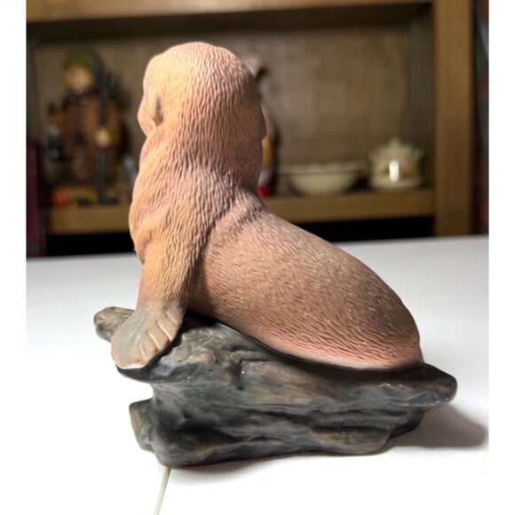 HOMCO Masterpiece Hand-Painted Porcelain Baby Seal Figurine On Rock Base - Picture 3 of 5